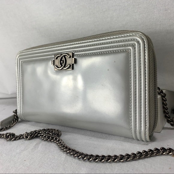 CHANEL Patent Boy Zip Wallet on Chain - Picture 4 of 9